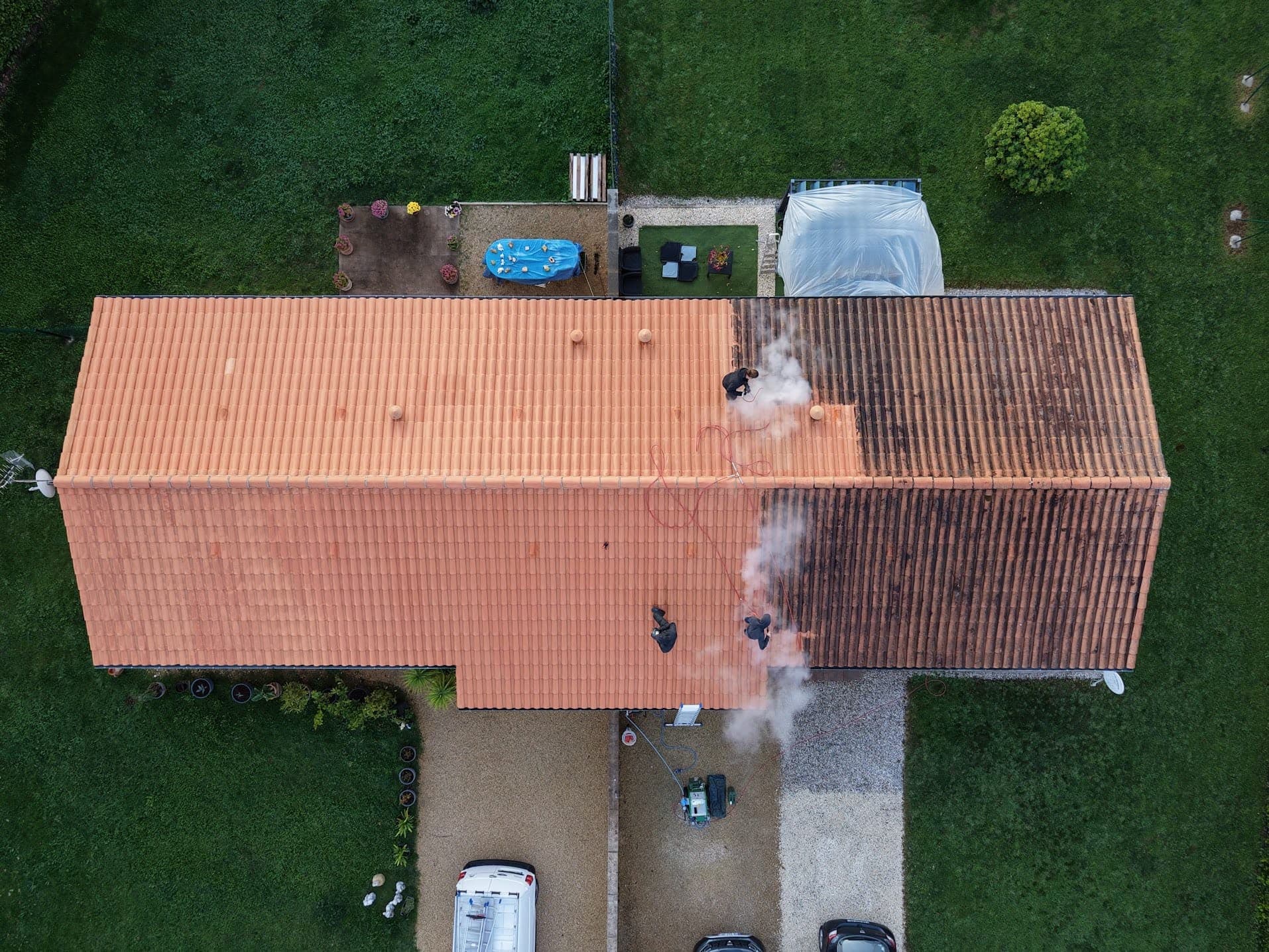 Nettoyage de toiture avant/après à Niort dans les Deux-Sèvres