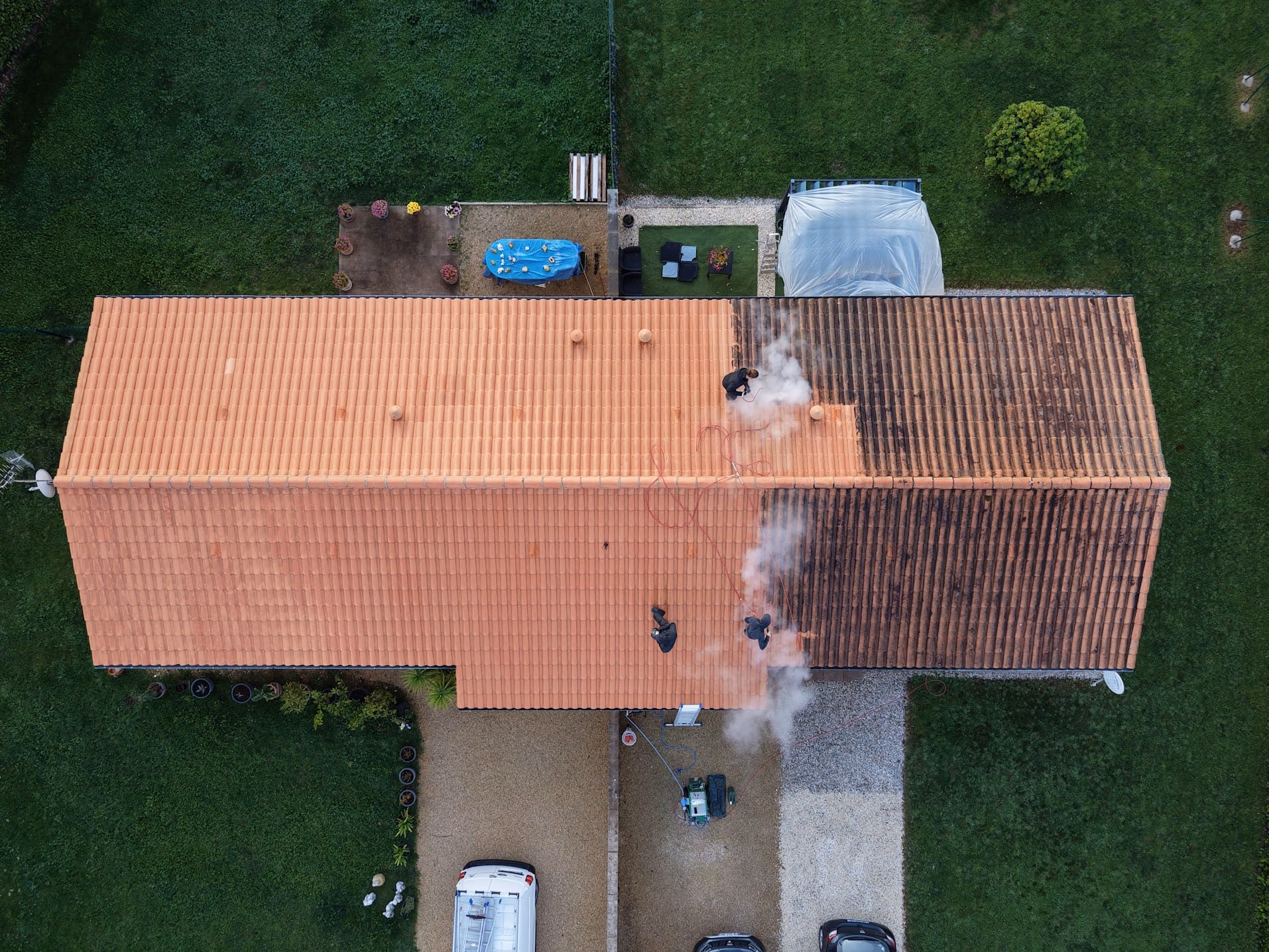 Nettoyage de toiture avant/après à Niort dans les Deux-Sèvres